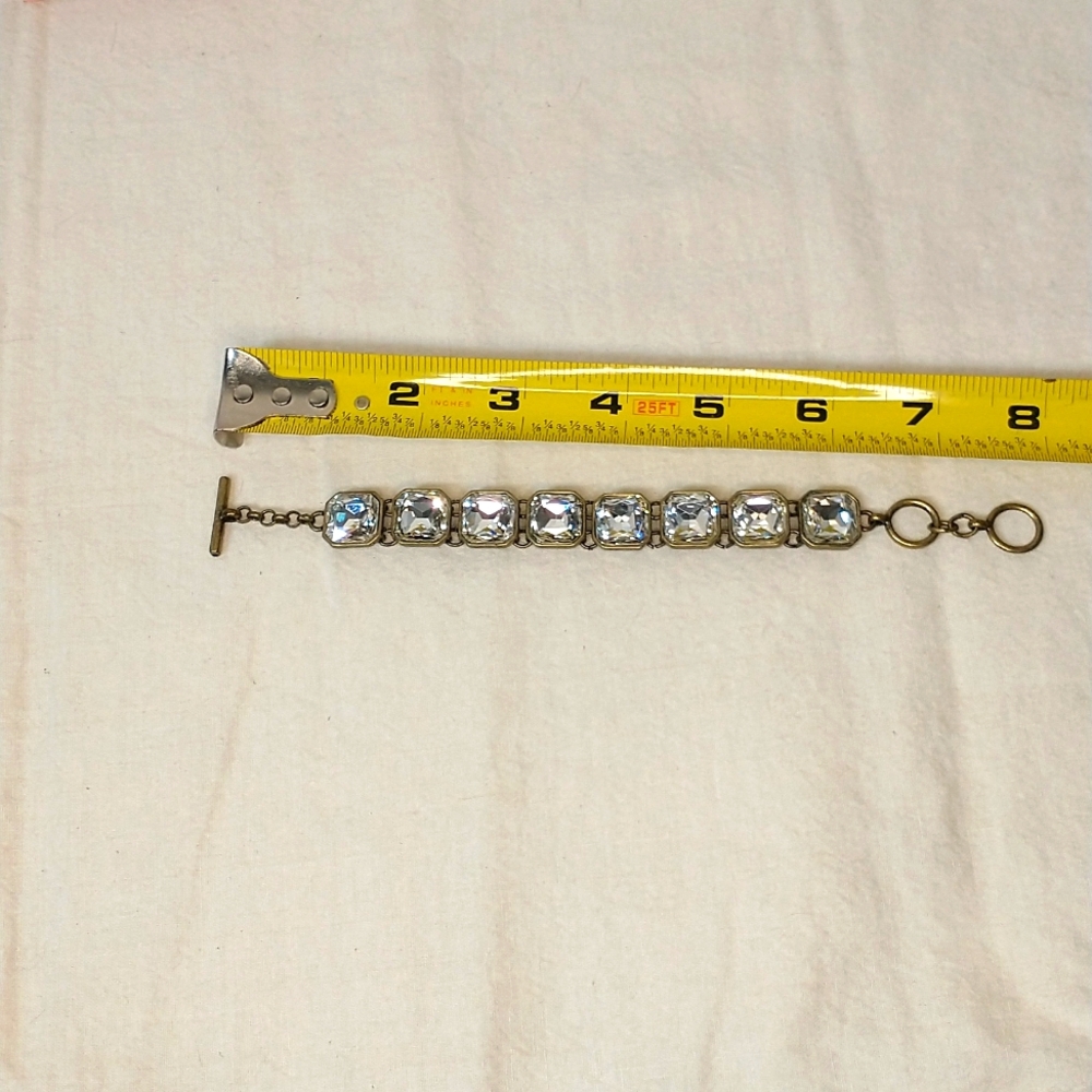 Beautiful Chloe & isabel bracelet. EUC see pics for measurements gift box incl. - Picture 2 of 6